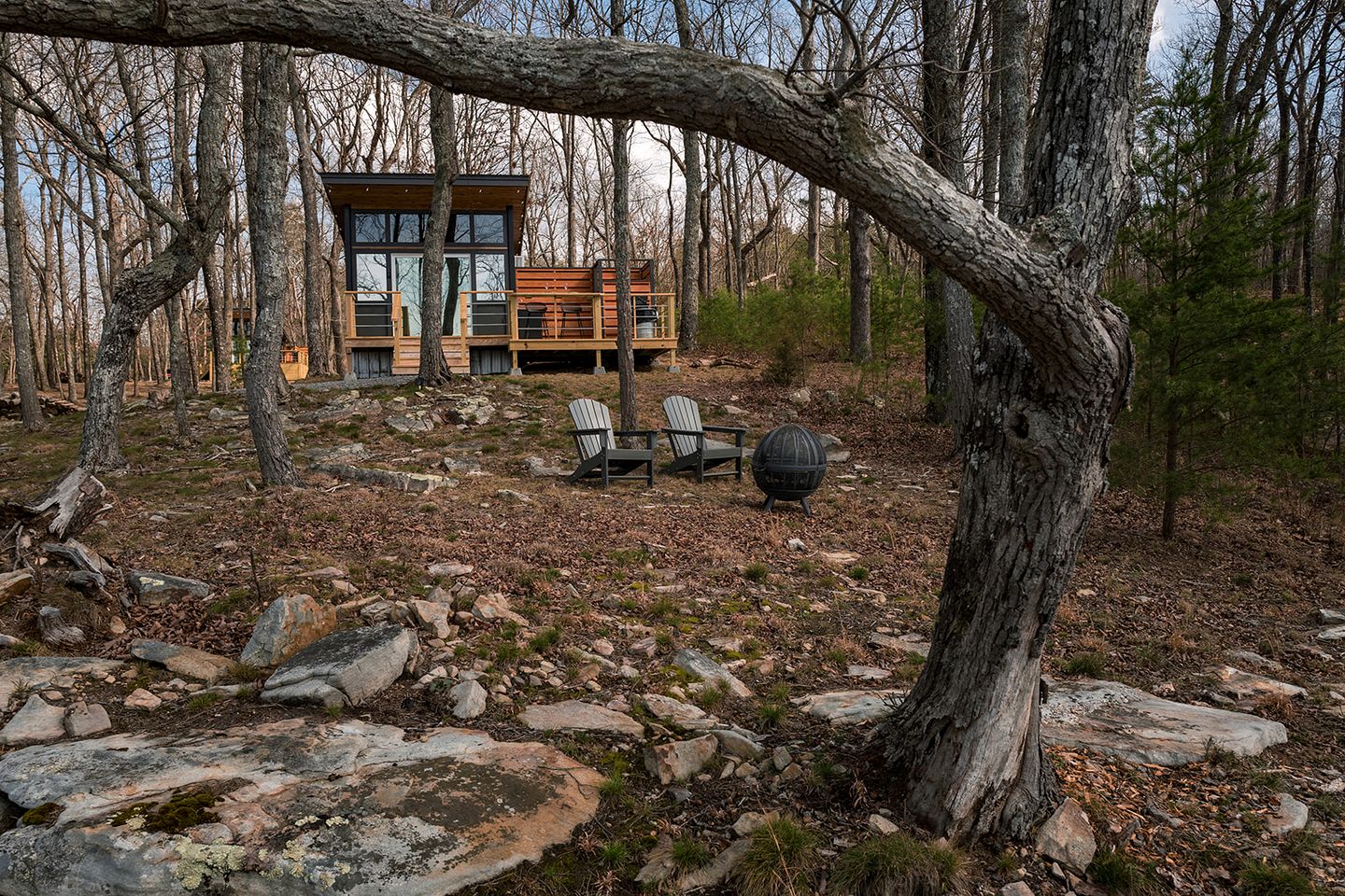 Luxury Adventure Studio Chalet with Outdoor Shower near Cloudland Canyon & McLemore Golf Club in Menlo, GA