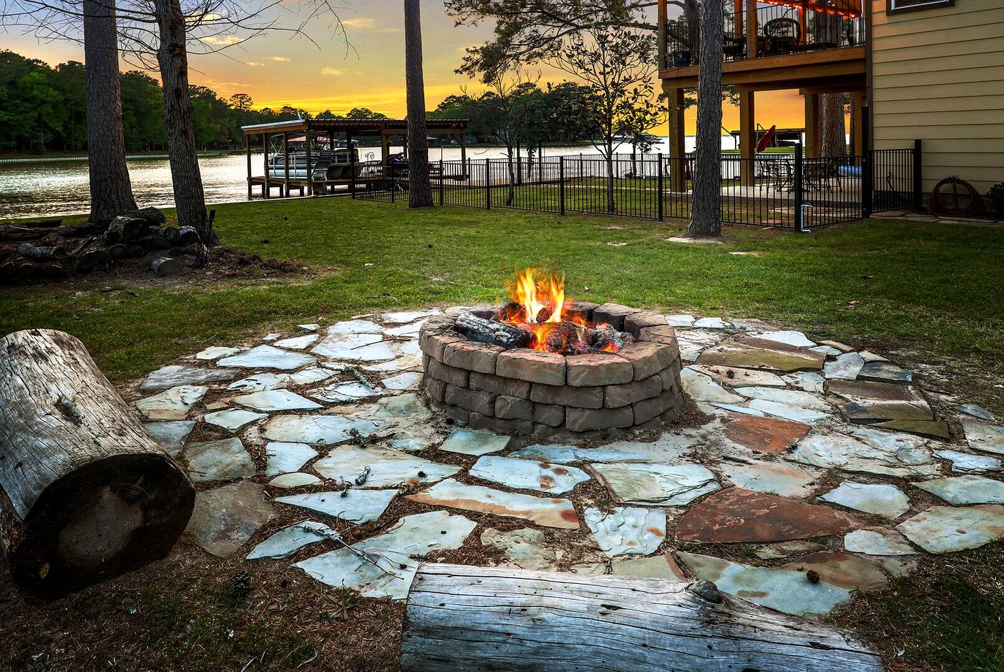 Incredible Lakefront Vacation Rental with Spectacular Sunset Views for an Unforgettable Family Vacation in Livingston, Texas