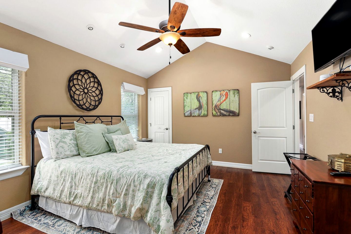 Incredible Lakefront Vacation Rental with Spectacular Sunset Views for an Unforgettable Family Vacation in Livingston, Texas