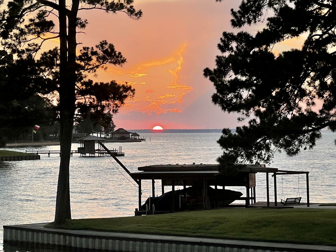 Incredible Lakefront Vacation Rental with Spectacular Sunset Views for an Unforgettable Family Vacation in Livingston, Texas