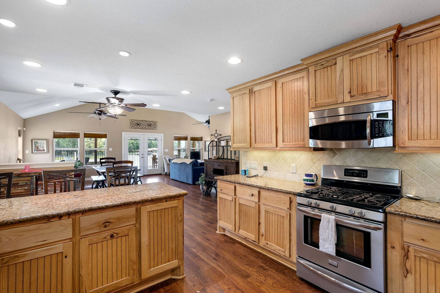 Incredible Lakefront Vacation Rental with Spectacular Sunset Views for an Unforgettable Family Vacation in Livingston, Texas