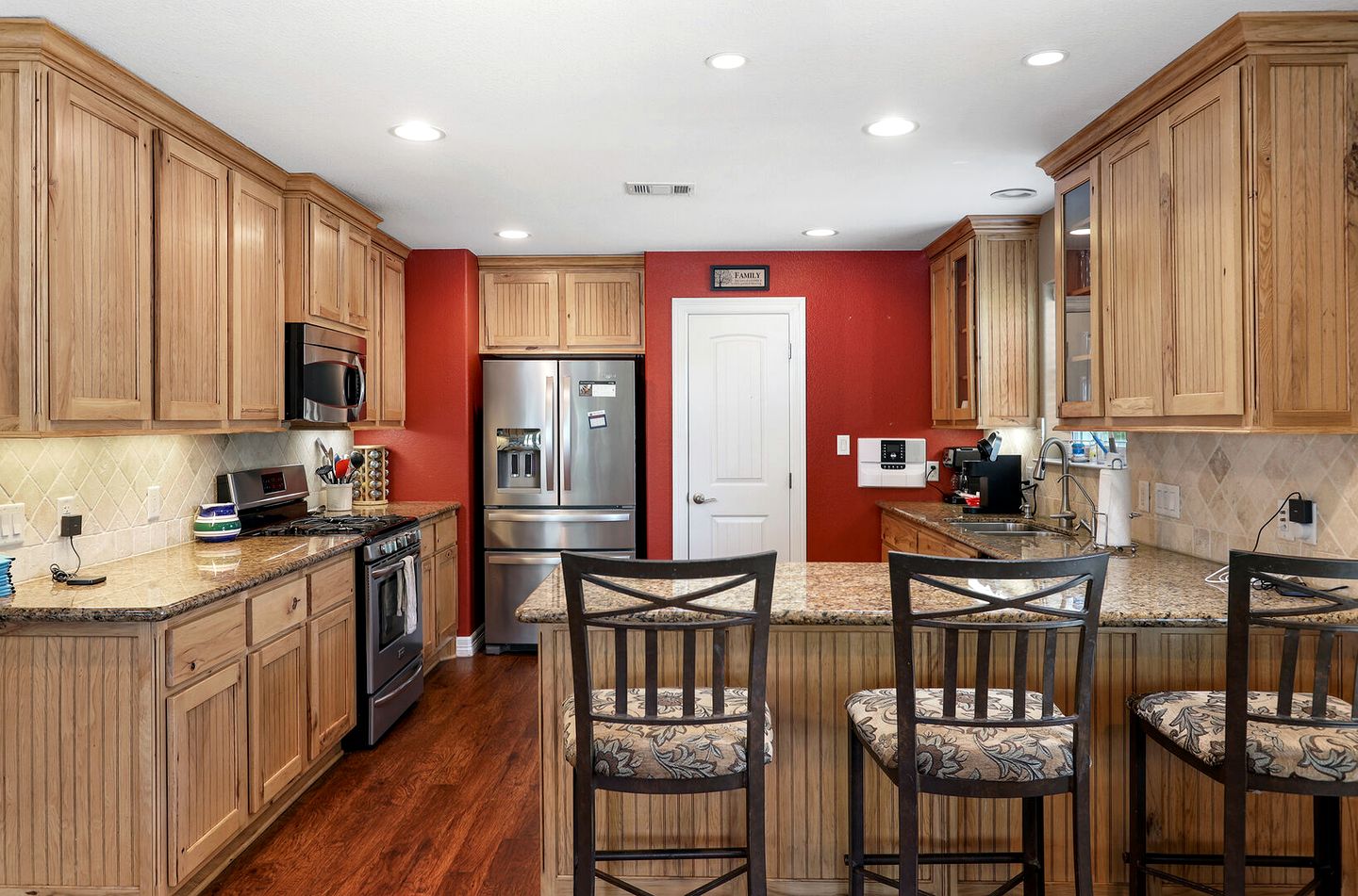 Incredible Lakefront Vacation Rental with Spectacular Sunset Views for an Unforgettable Family Vacation in Livingston, Texas