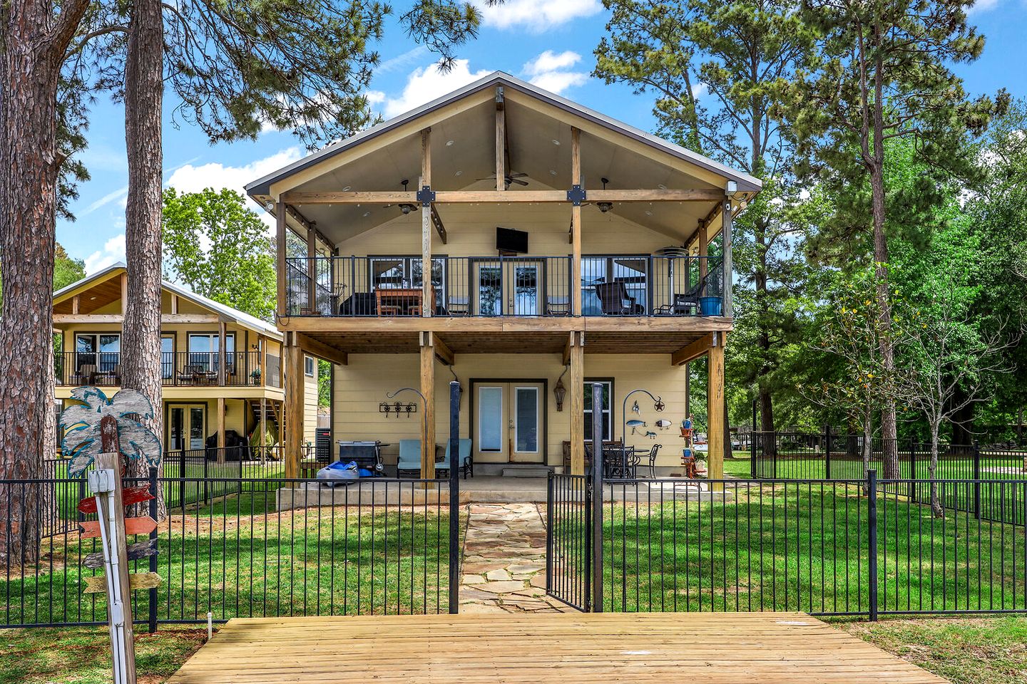 Incredible Lakefront Vacation Rental with Spectacular Sunset Views for an Unforgettable Family Vacation in Livingston, Texas