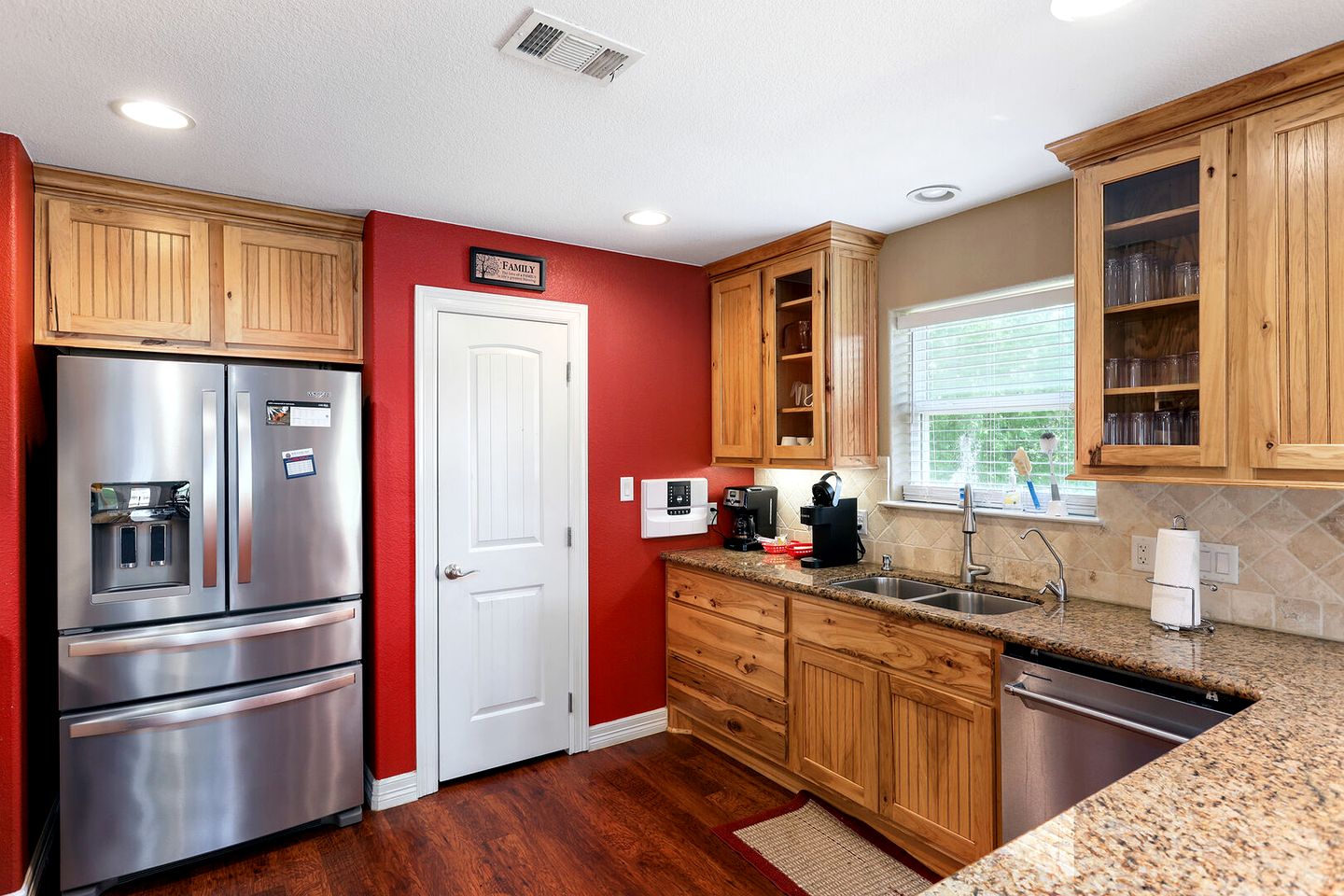 Incredible Lakefront Vacation Rental with Spectacular Sunset Views for an Unforgettable Family Vacation in Livingston, Texas