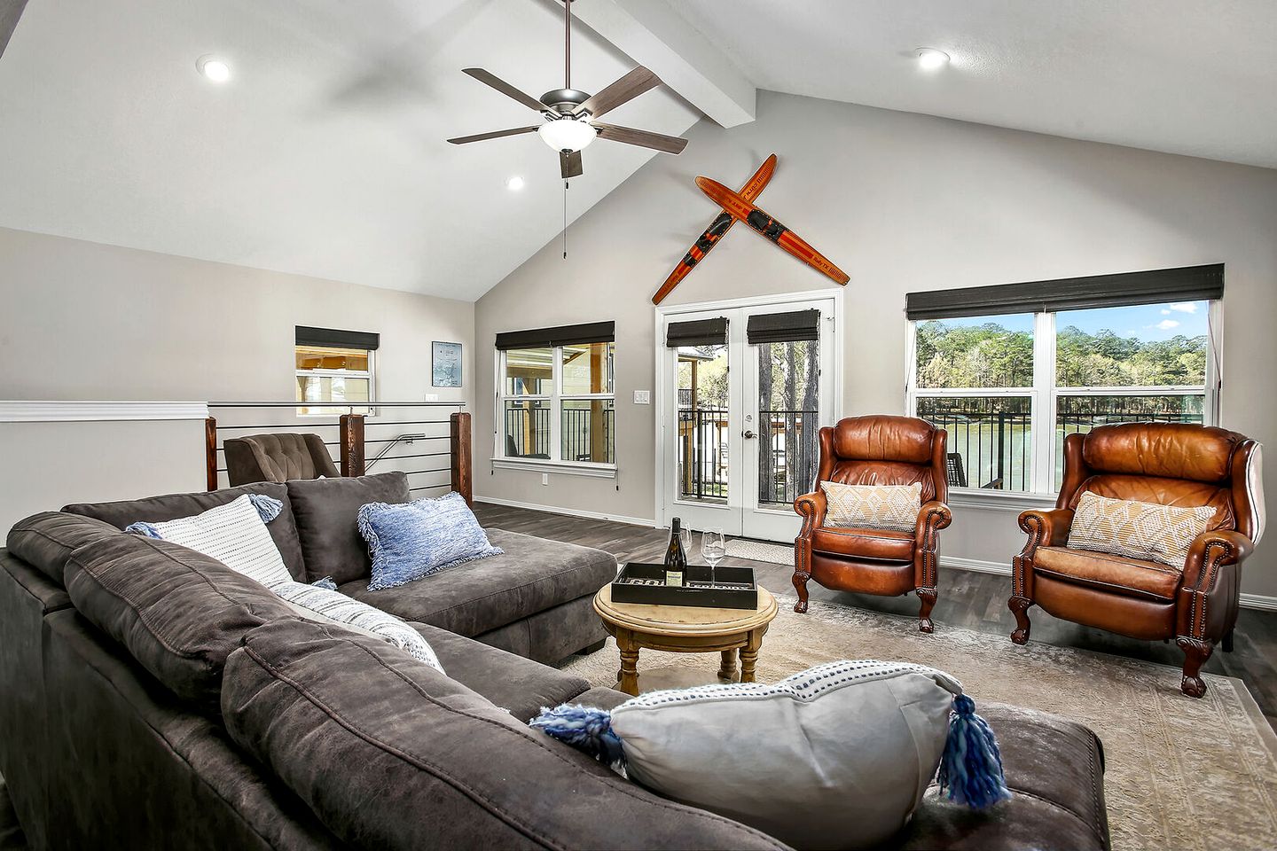 Amazing Lakefront Vacation Rental with Breathtaking Sunset Views for a Fantastic Family Escape in Livingston, Texas