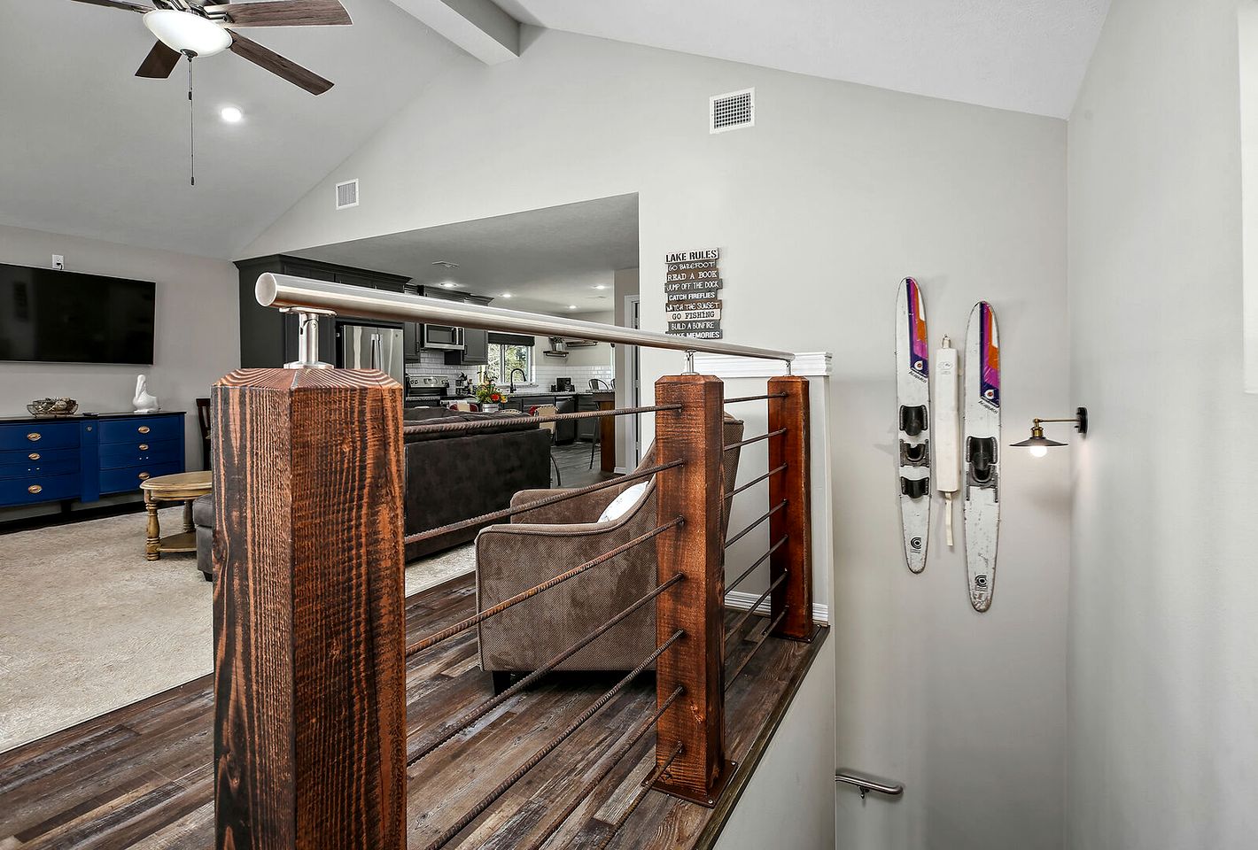 Amazing Lakefront Vacation Rental with Breathtaking Sunset Views for a Fantastic Family Escape in Livingston, Texas