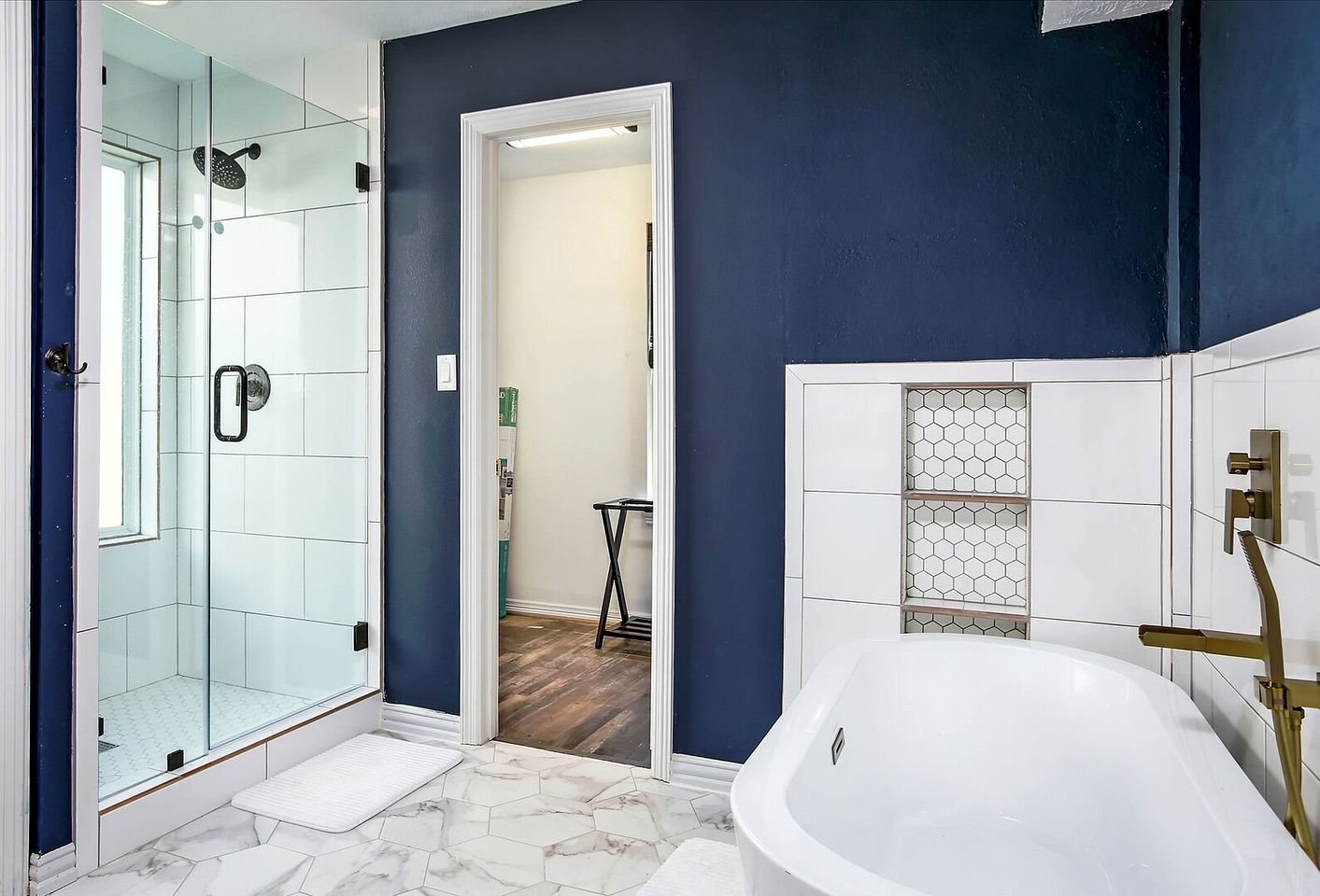 Amazing Lakefront Vacation Rental with Breathtaking Sunset Views for a Fantastic Family Escape in Livingston, Texas