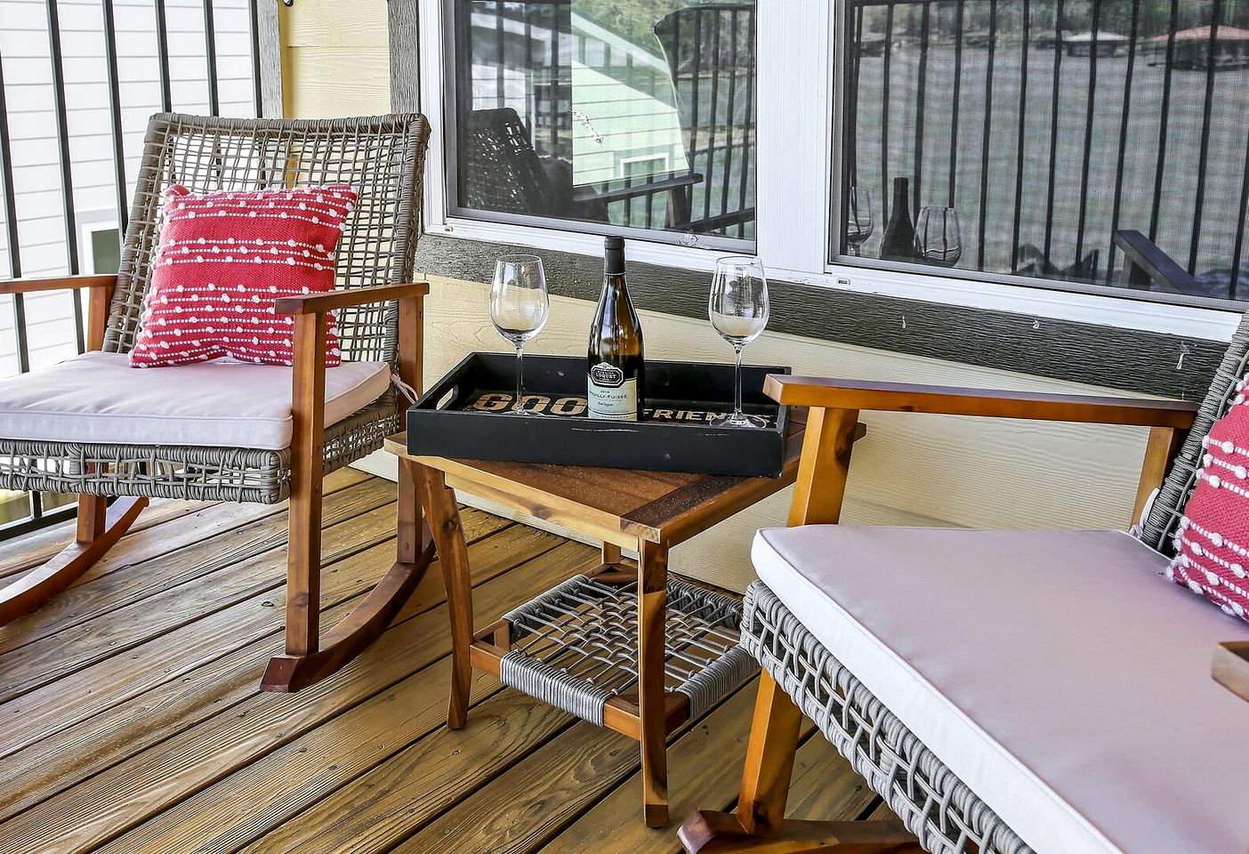 Amazing Lakefront Vacation Rental with Breathtaking Sunset Views for a Fantastic Family Escape in Livingston, Texas