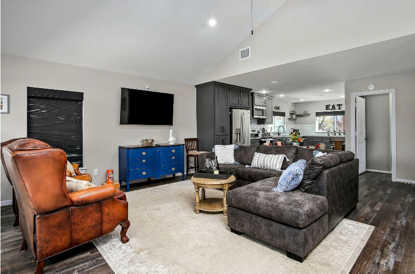 Amazing Lakefront Vacation Rental with Breathtaking Sunset Views for a Fantastic Family Escape in Livingston, Texas