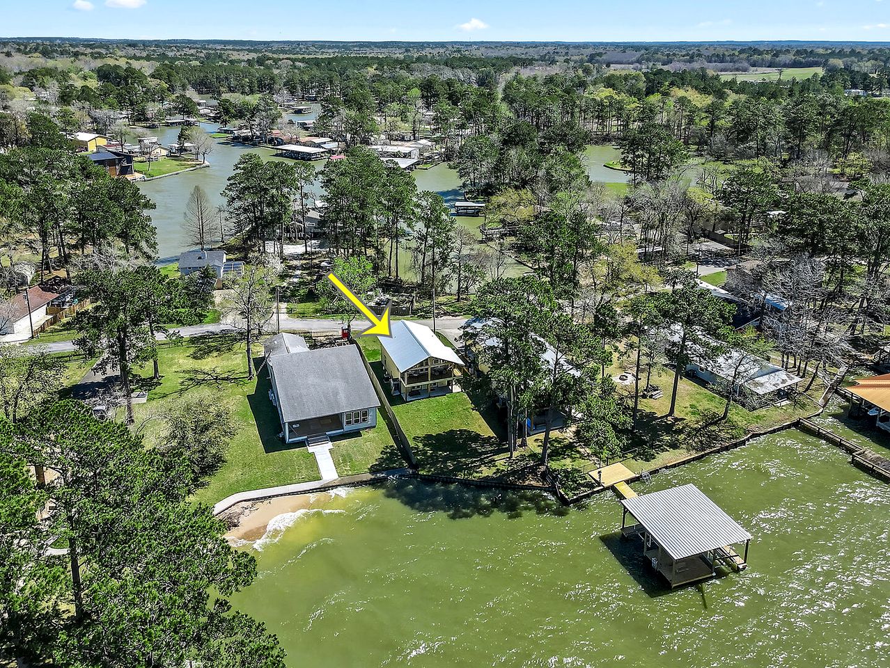 Amazing Lakefront Vacation Rental with Breathtaking Sunset Views for a Fantastic Family Escape in Livingston, Texas