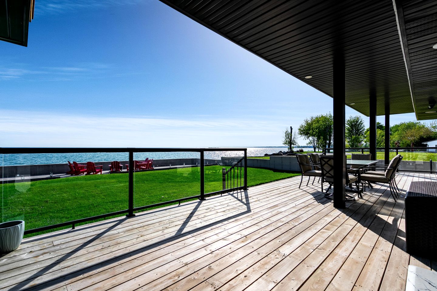 Charming Lakefront Vacation Rental on Lake Erie for a Memorable Family Escape in Leamington, Ontario