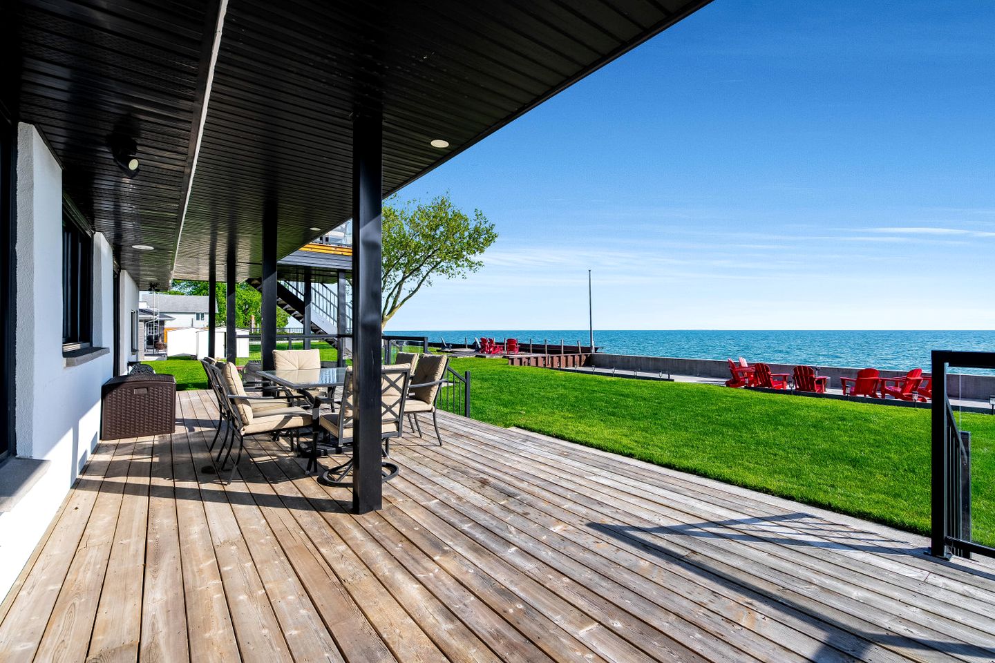Charming Lakefront Vacation Rental on Lake Erie for a Memorable Family Escape in Leamington, Ontario