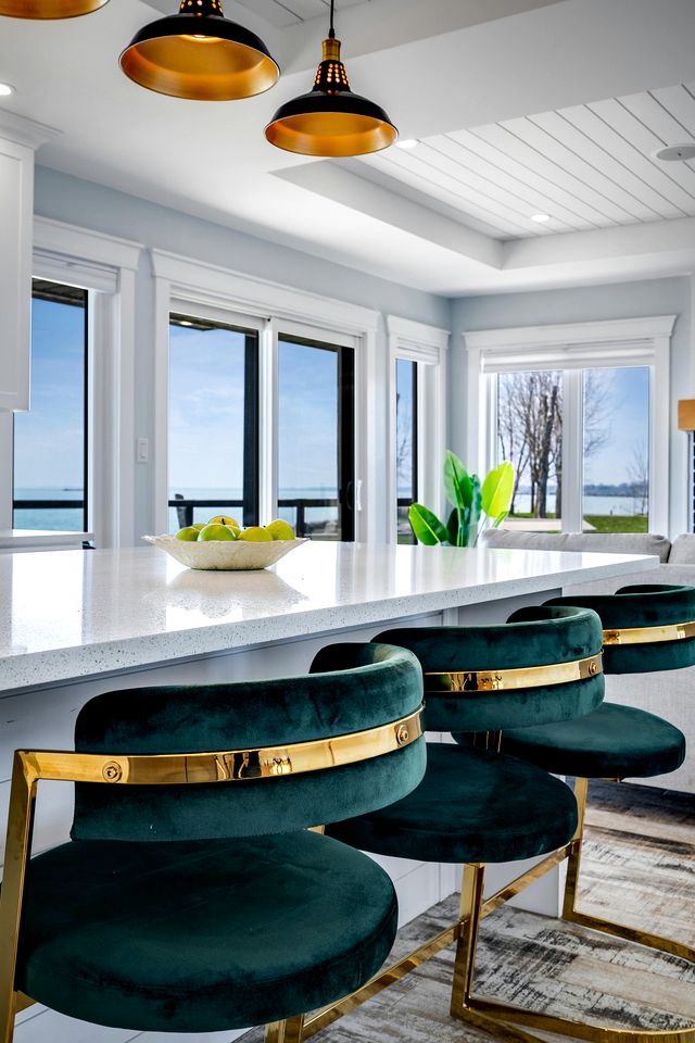 Charming Lakefront Vacation Rental on Lake Erie for a Memorable Family Escape in Leamington, Ontario