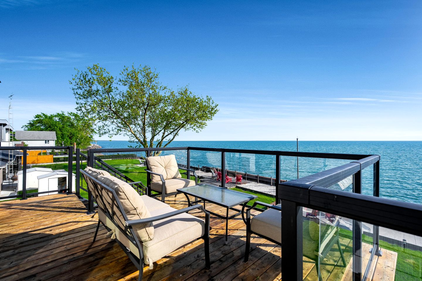 Charming Lakefront Vacation Rental on Lake Erie for a Memorable Family Escape in Leamington, Ontario
