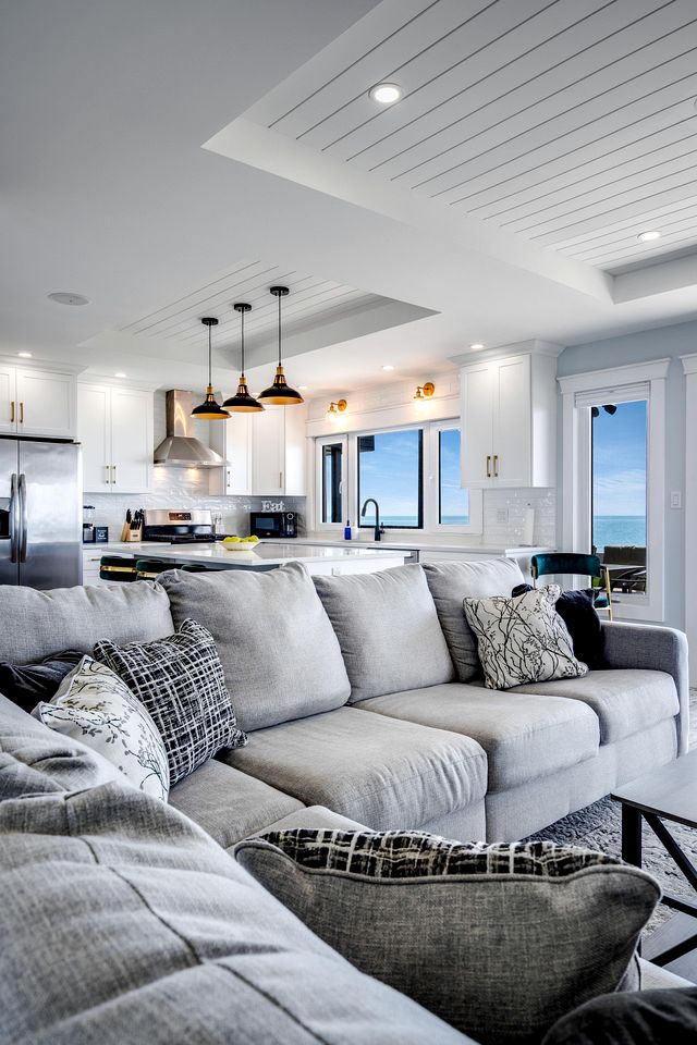 Charming Lakefront Vacation Rental on Lake Erie for a Memorable Family Escape in Leamington, Ontario
