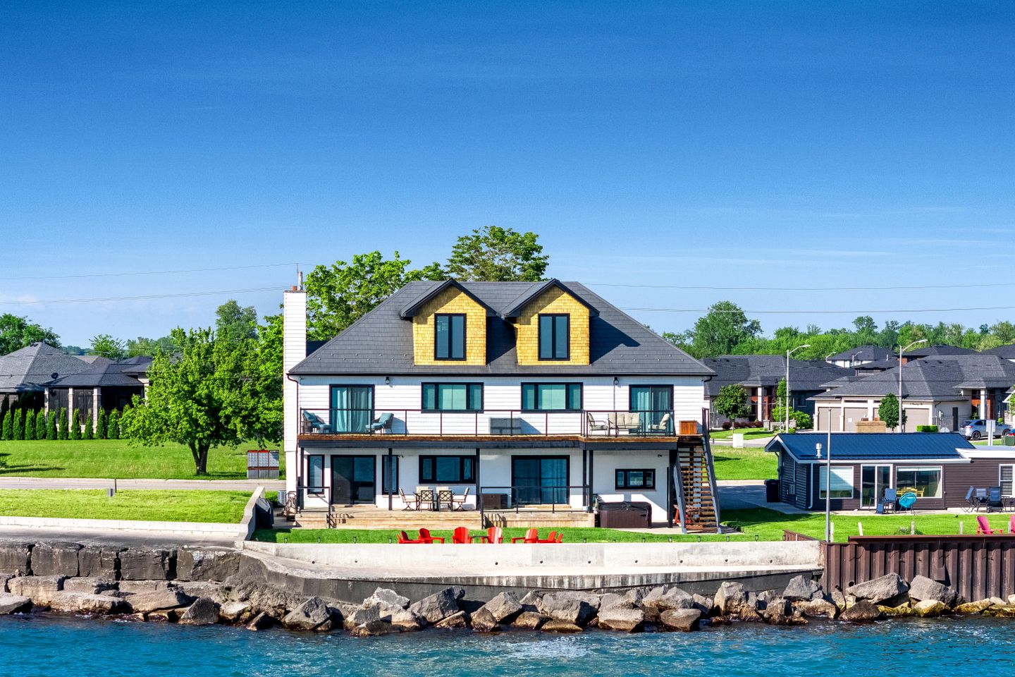 Charming Lakefront Vacation Rental on Lake Erie for a Memorable Family Escape in Leamington, Ontario