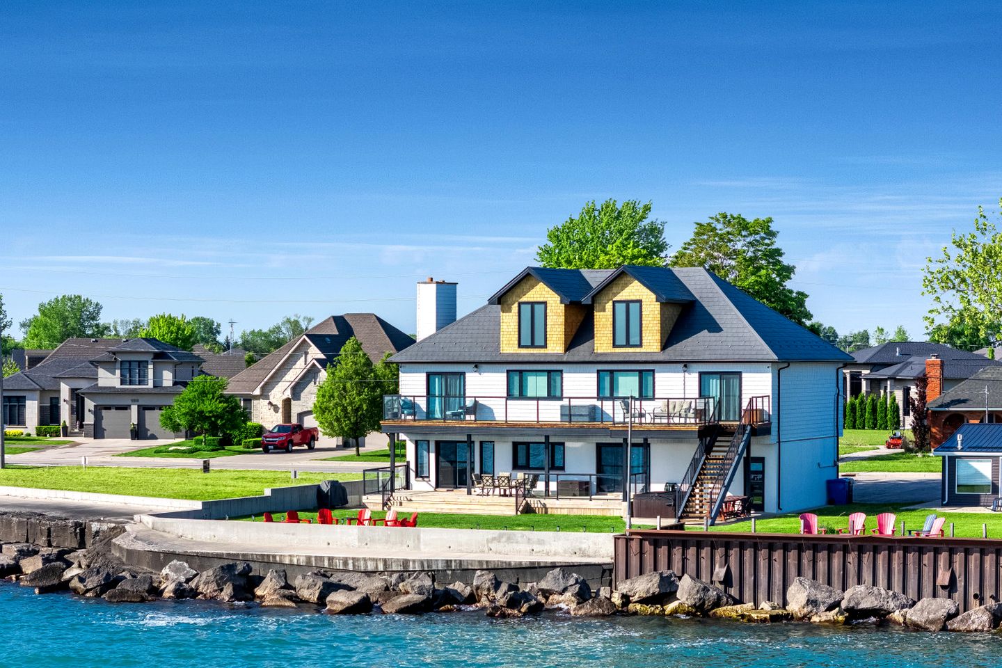Charming Lakefront Vacation Rental on Lake Erie for a Memorable Family Escape in Leamington, Ontario