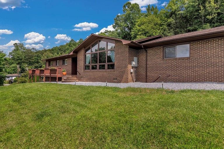 Charming Mountain Home with Panoramic Views near Black Mountain, Marion, NC