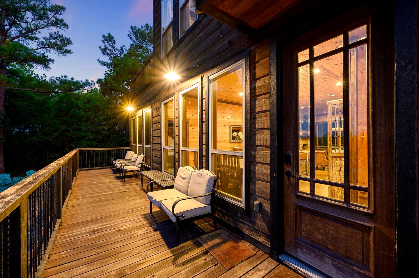 Outstanding Cabin with Fire Pit, Hot-tub and Fireplace in Broken Bow, Oklahoma