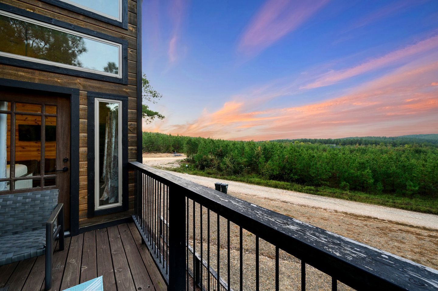 Outstanding Cabin with Fire Pit, Hot-tub and Fireplace in Broken Bow, Oklahoma