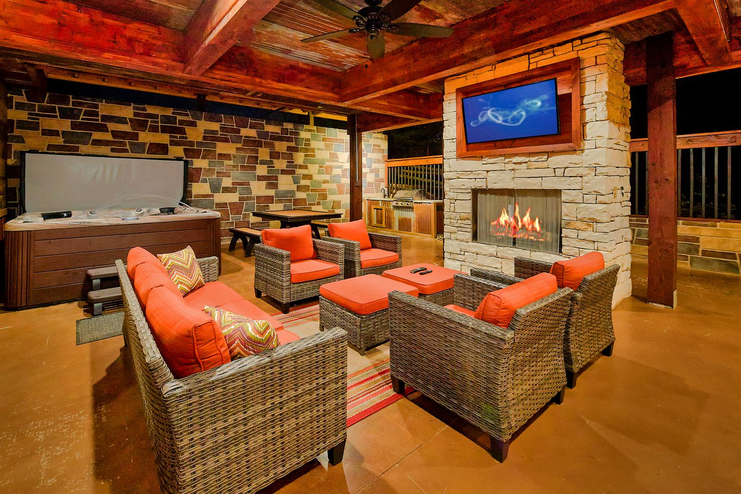 Stunning Glamping Lodge for Relaxation and Recreation in Gatlinburg