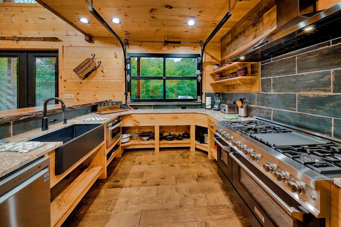 Stunning Glamping Lodge for Relaxation and Recreation in Gatlinburg