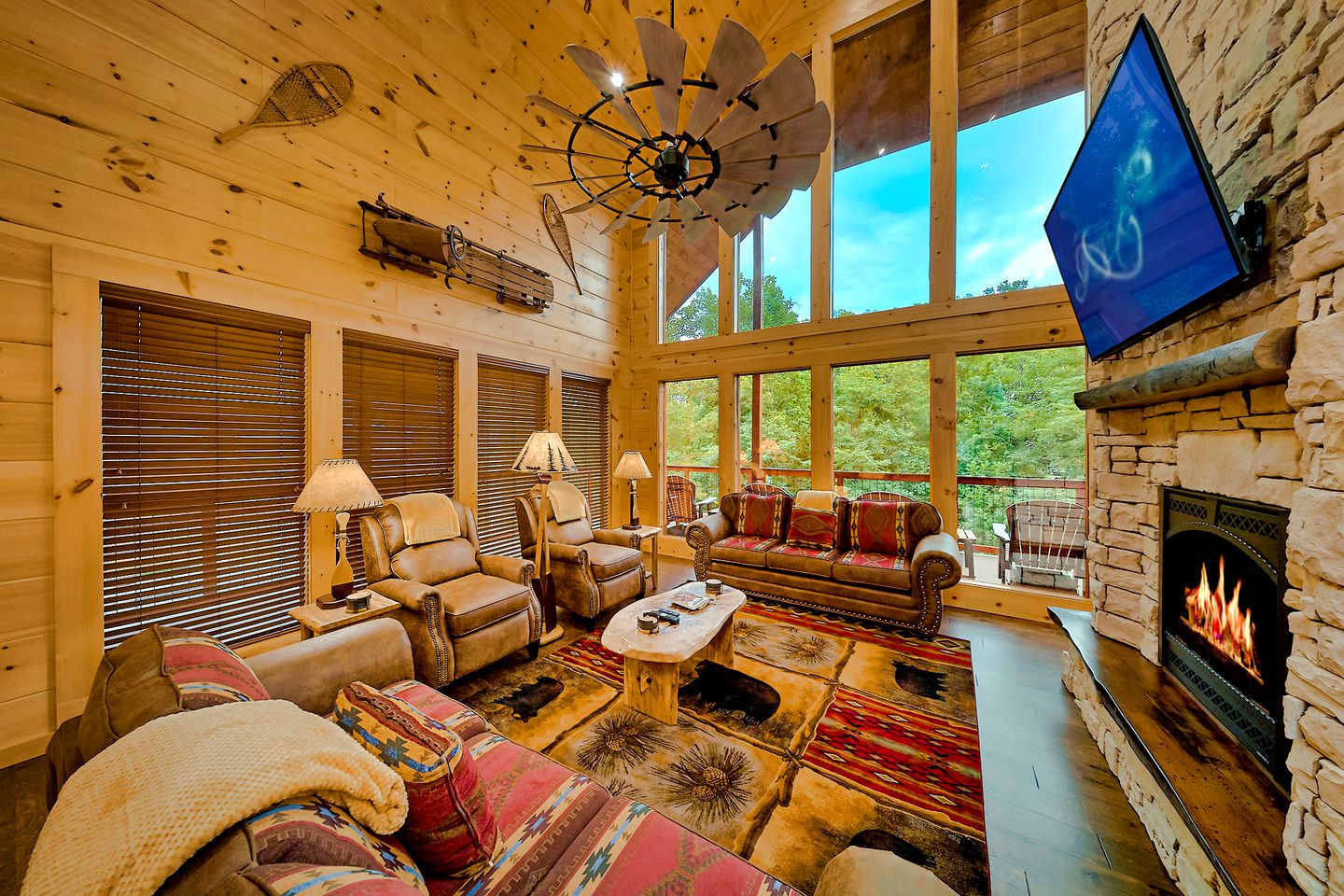 Stunning Glamping Lodge for Relaxation and Recreation in Gatlinburg