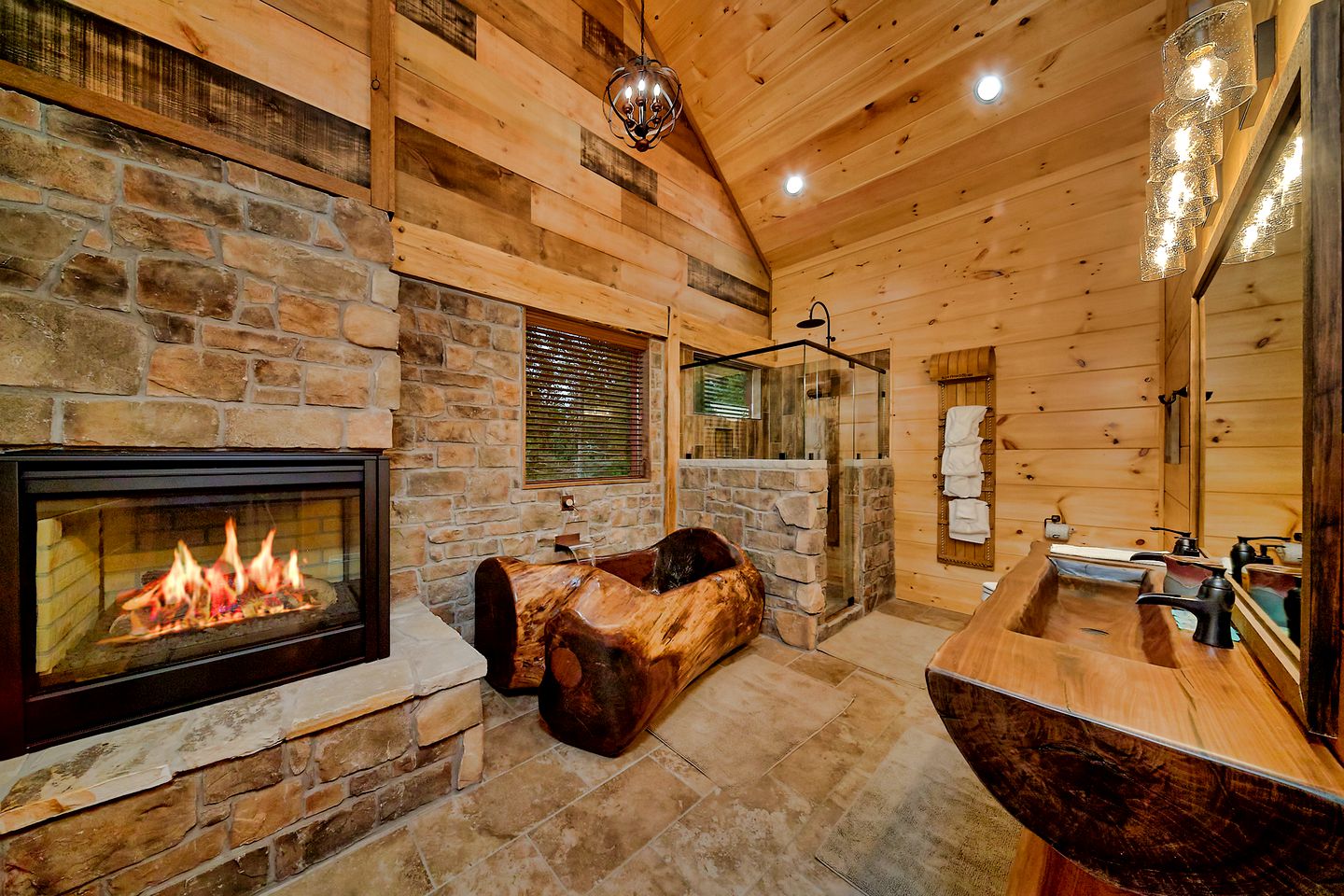 Stunning Glamping Lodge for Relaxation and Recreation in Gatlinburg