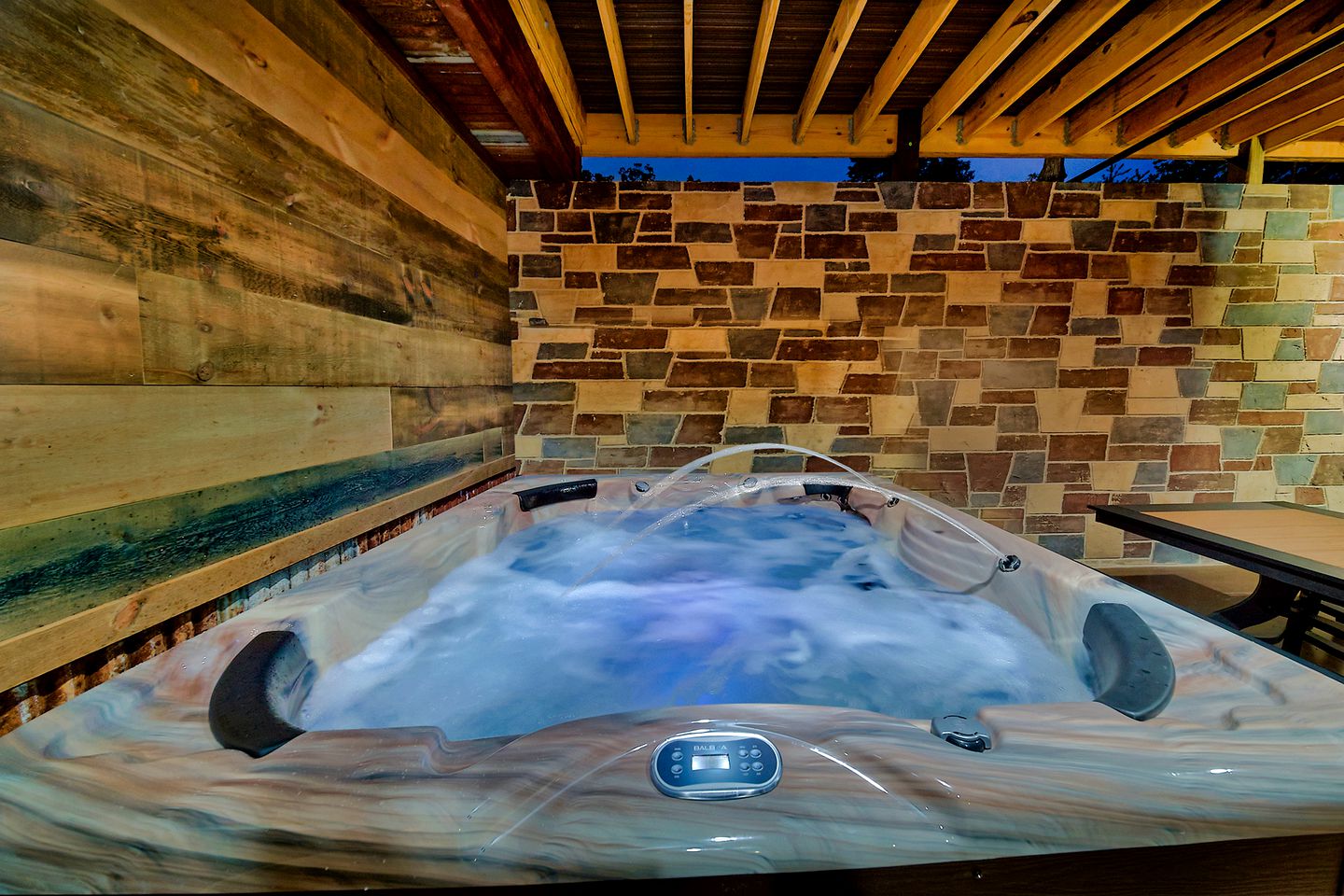 Stunning Glamping Lodge for Relaxation and Recreation in Gatlinburg