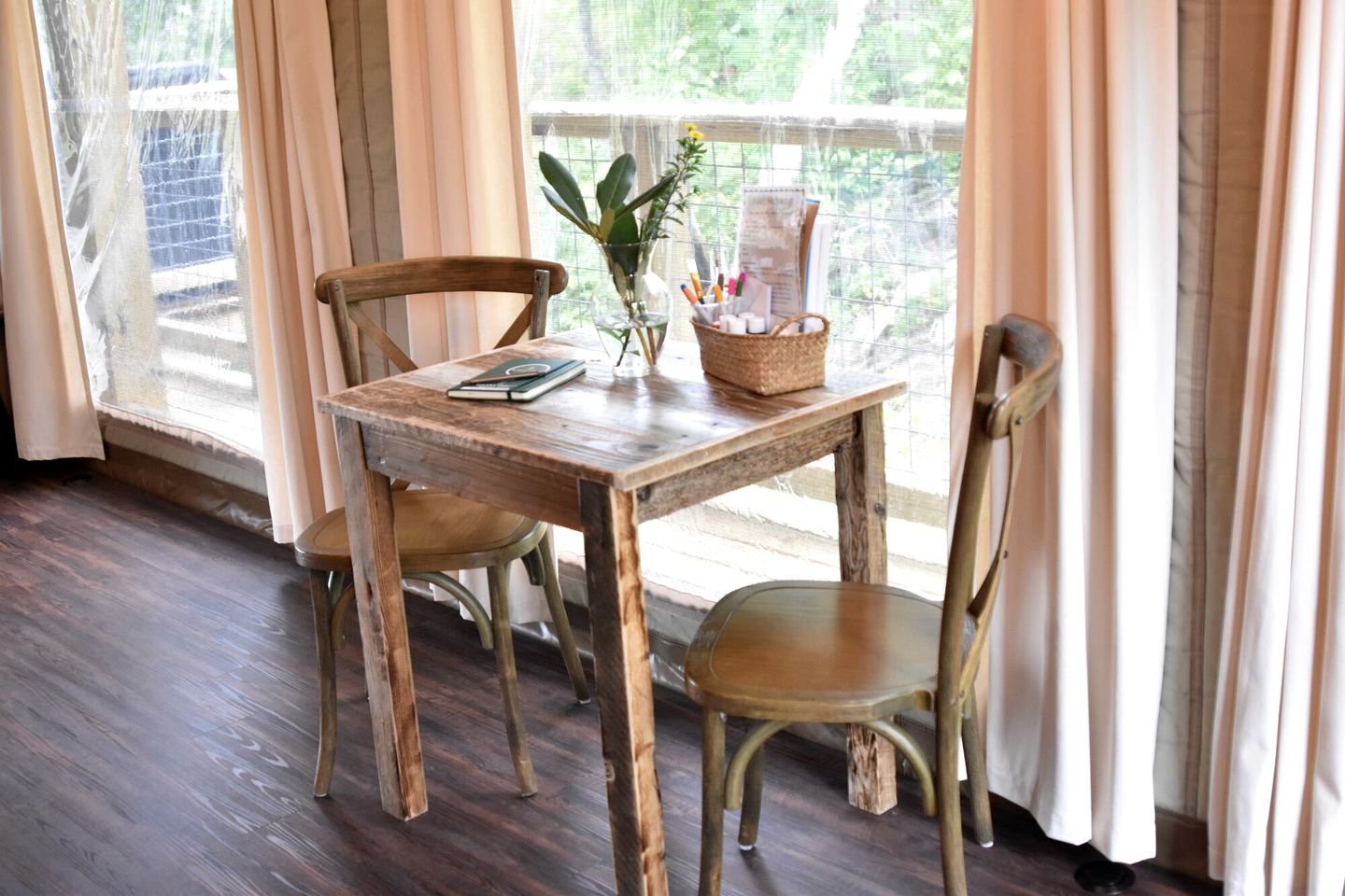 Luxury Family Tree Tent with Private Deck, Soaking Tub & Pizza Oven Near Waterfalls, Zirconia, North Carolina