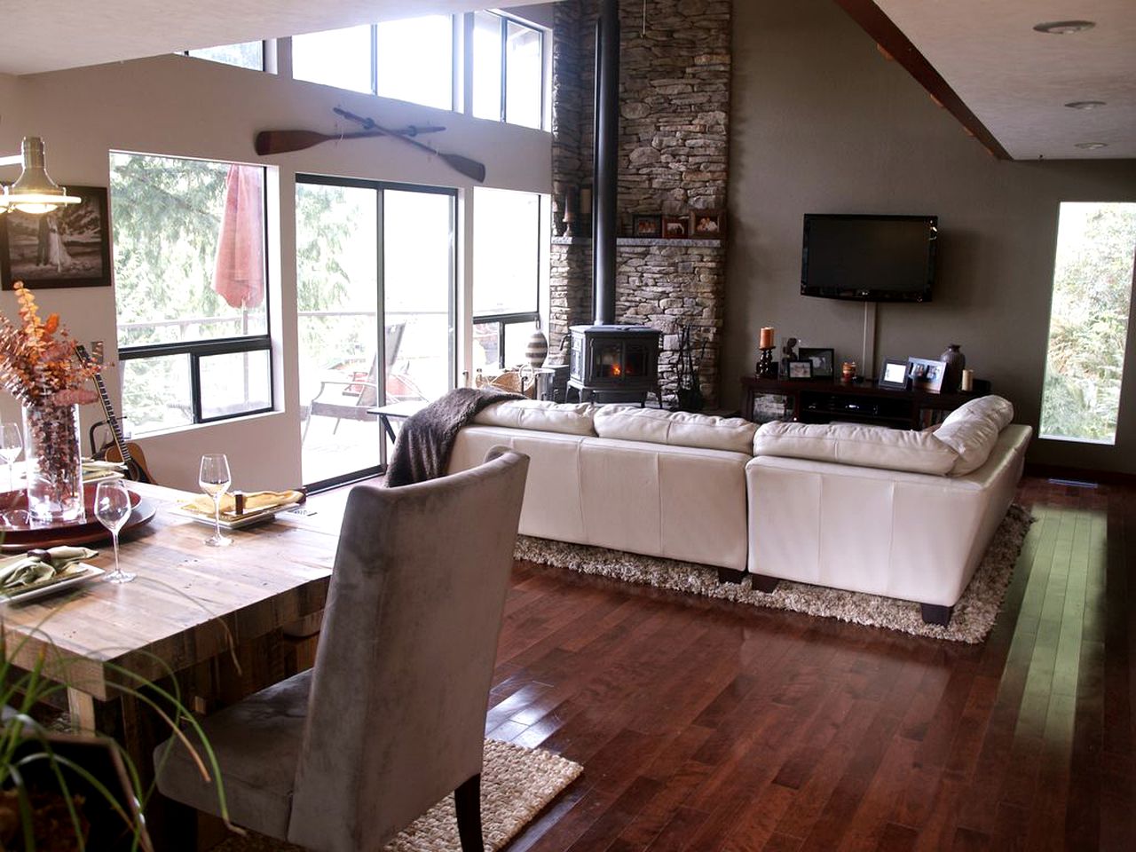 Stylish Lake Cabin with a Sauna and Hot Tub in Bellingham, Washington