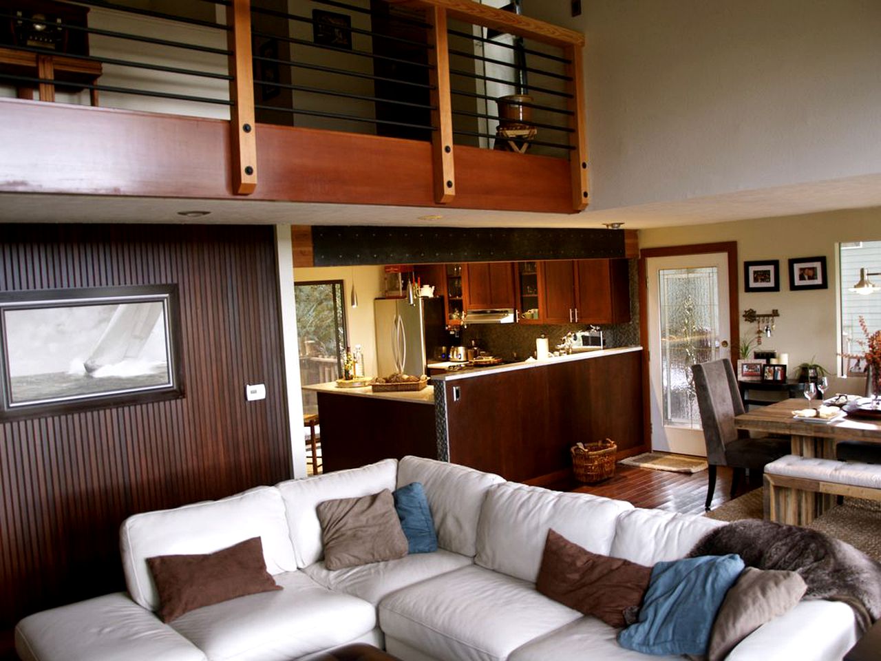 Stylish Lake Cabin with a Sauna and Hot Tub in Bellingham, Washington