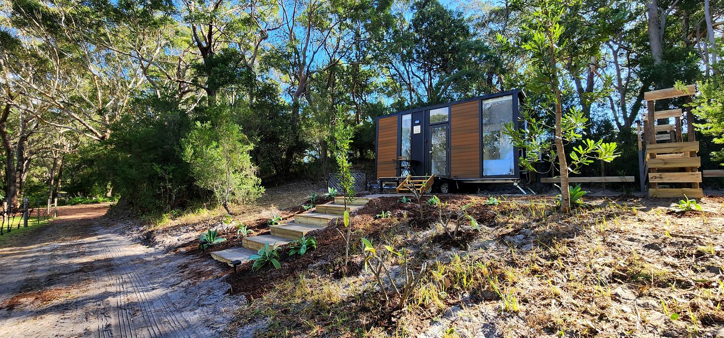 Fantastic Tiny House Retreat with Vineyards Views in Anna Bay, New South Wales