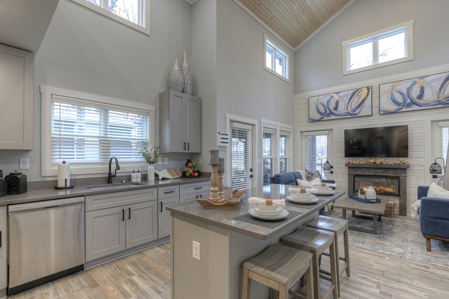 Stunning Waterfront Cottage with Fire Pit in Tracy City, Tennessee