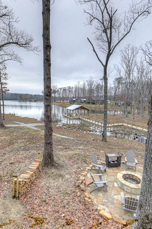 Stunning Waterfront Cottage with Fire Pit in Tracy City, Tennessee