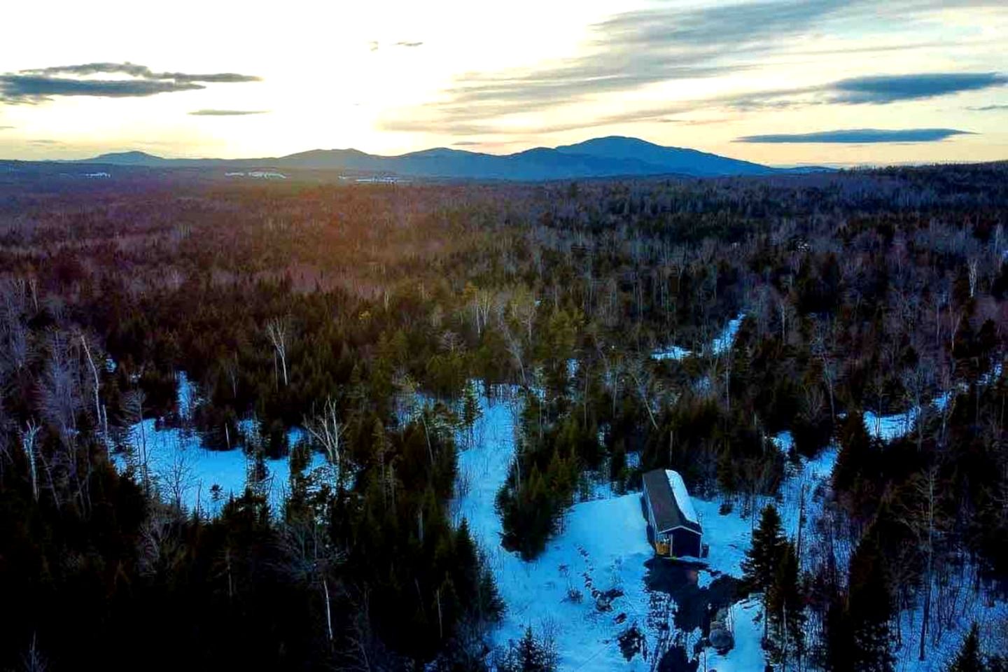 Super Private Cabin with Gorgeous Landscape in Maine
