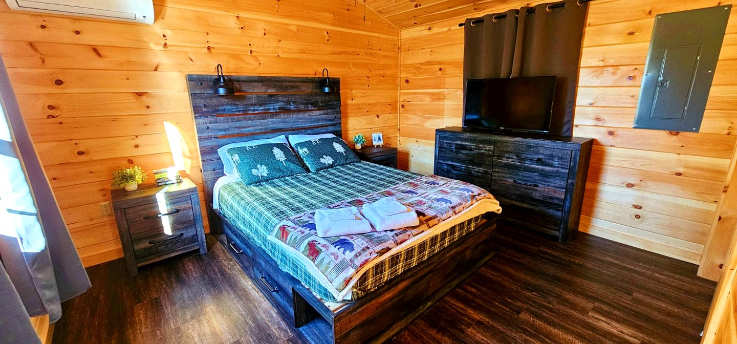 Super Private Cabin with Gorgeous Landscape in Maine