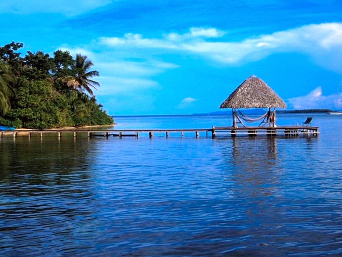 Huts (Bastimentos Island, Bocas del Toro, Panama)