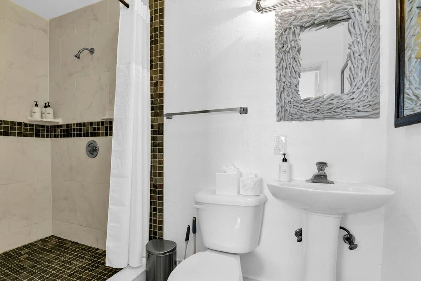 Stylish Surf-Themed Beach House with Private Pool Near Pompano Beach Pier, Pompano Beach Florida