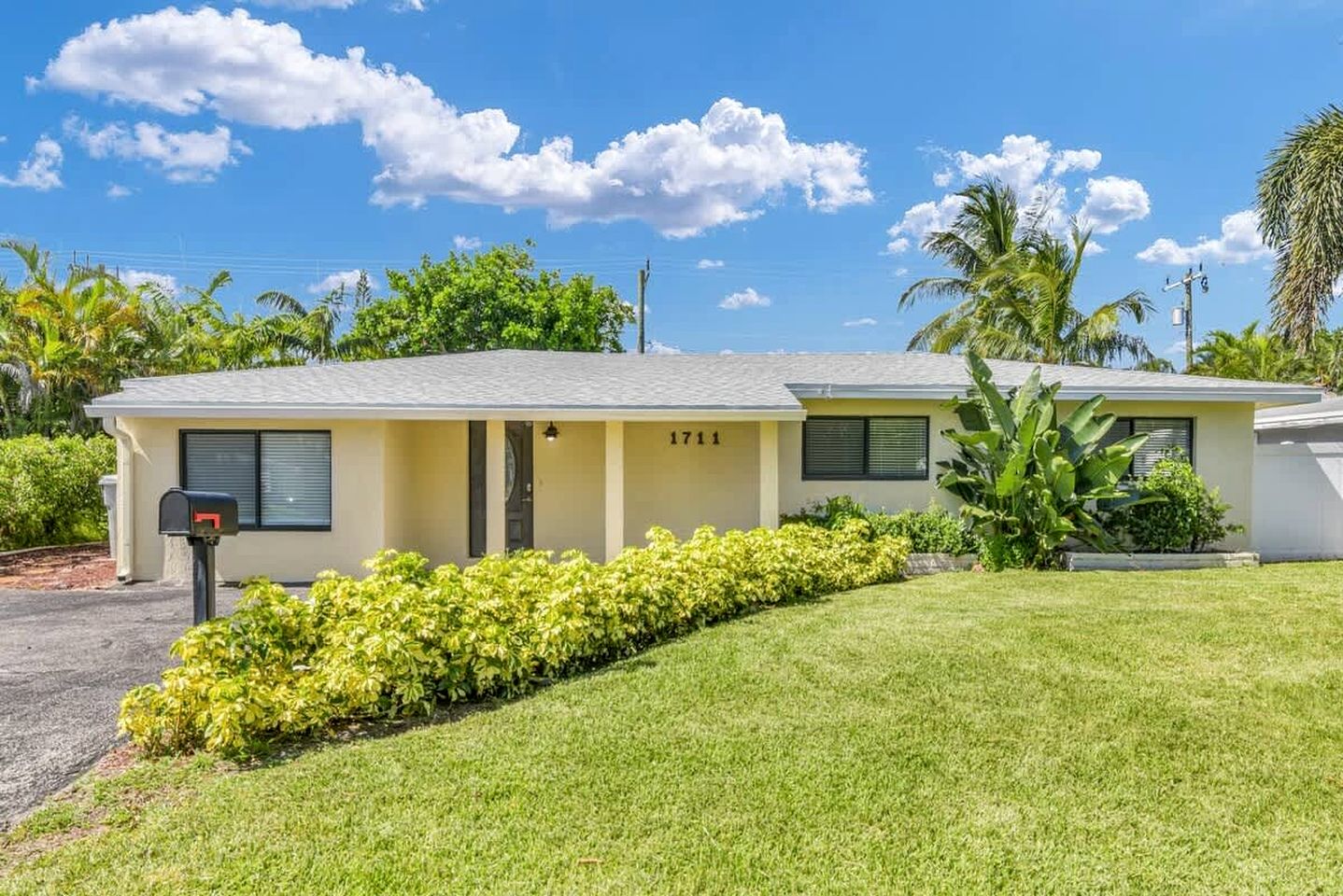 Stylish Surf-Themed Beach House with Private Pool Near Pompano Beach Pier, Pompano Beach Florida