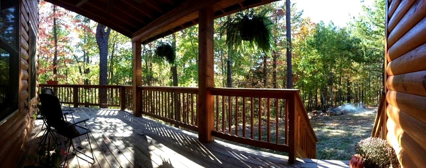 Mountain Cabin Getaway with a Fire Pit near Lake Ouachita, Arkansas