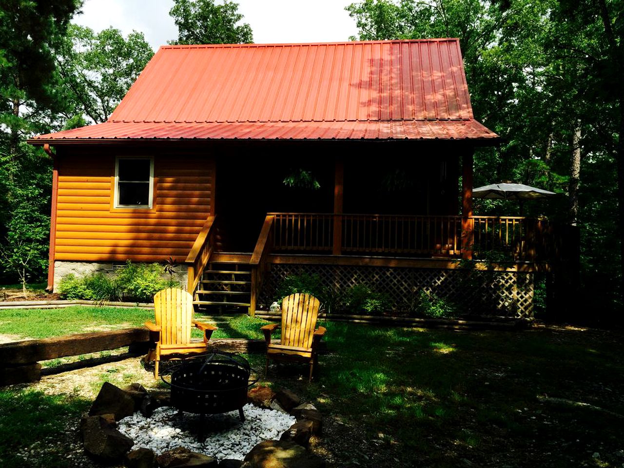 Mountain Cabin Getaway with a Fire Pit near Lake Ouachita, Arkansas
