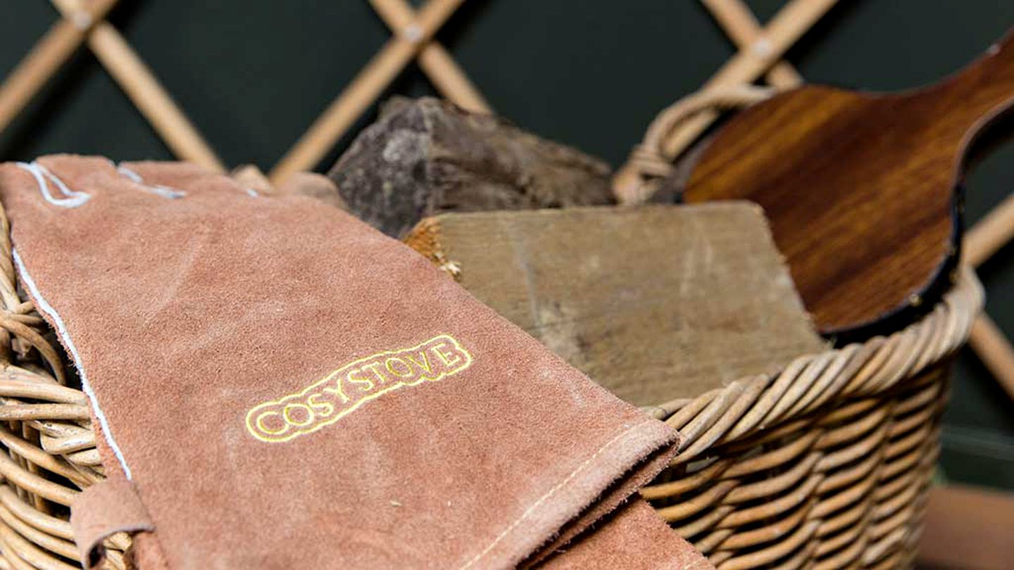 Fantastic Yurt Rental for a Getaway to the Countryside near Leatherhead, England