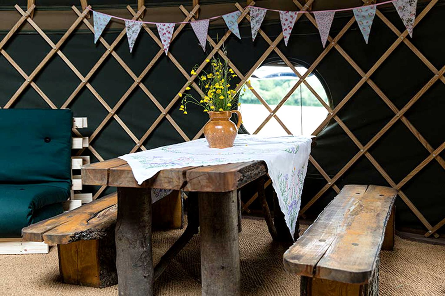 Fantastic Yurt Rental for a Getaway to the Countryside near Leatherhead, England