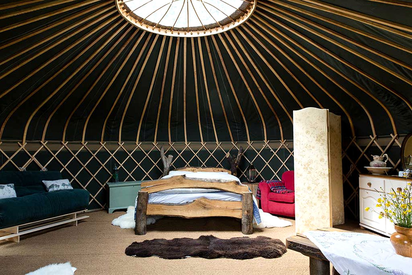 Fantastic Yurt Rental for a Getaway to the Countryside near Leatherhead, England