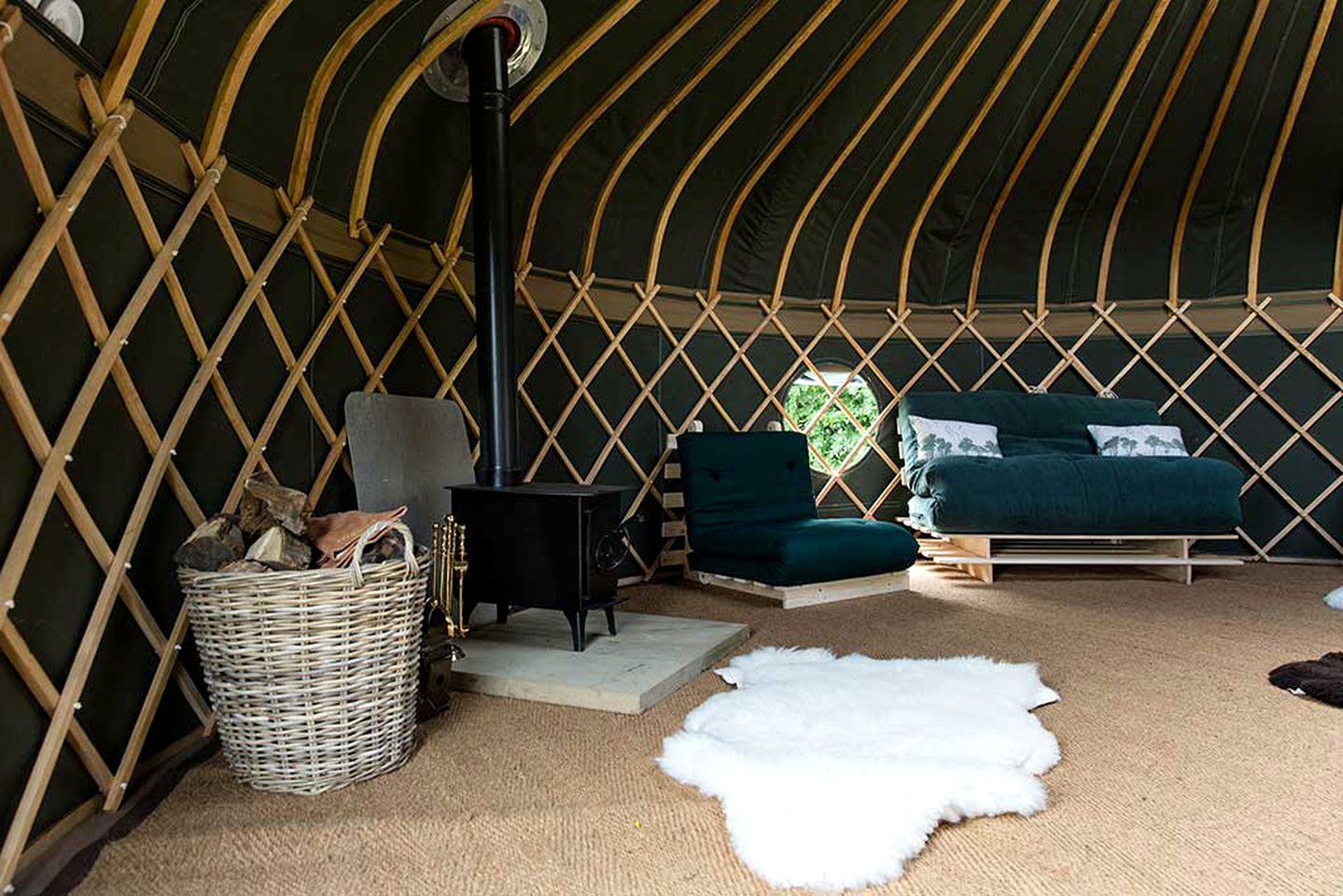 Fantastic Yurt Rental for a Getaway to the Countryside near Leatherhead, England