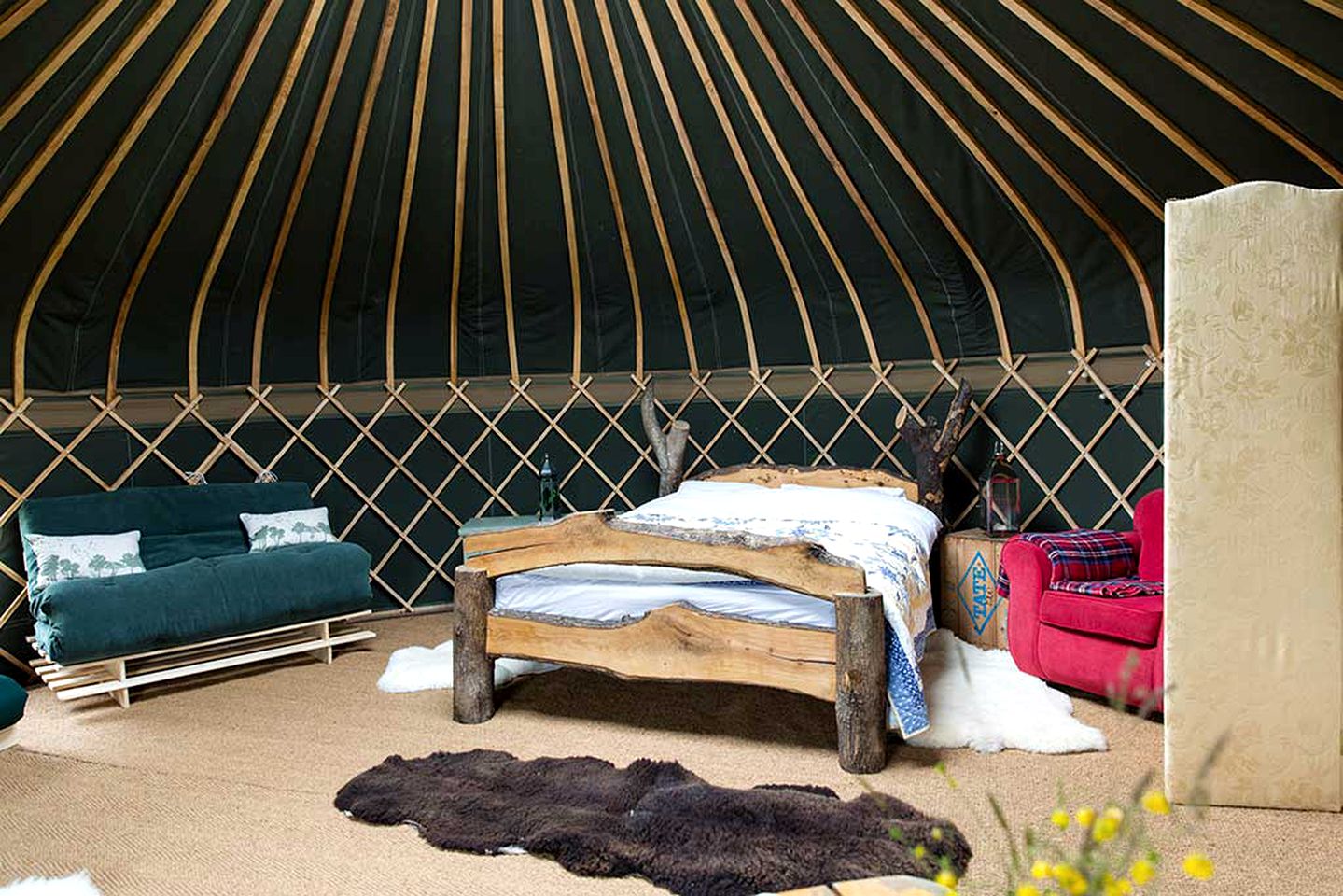 Fantastic Yurt Rental for a Getaway to the Countryside near Leatherhead, England