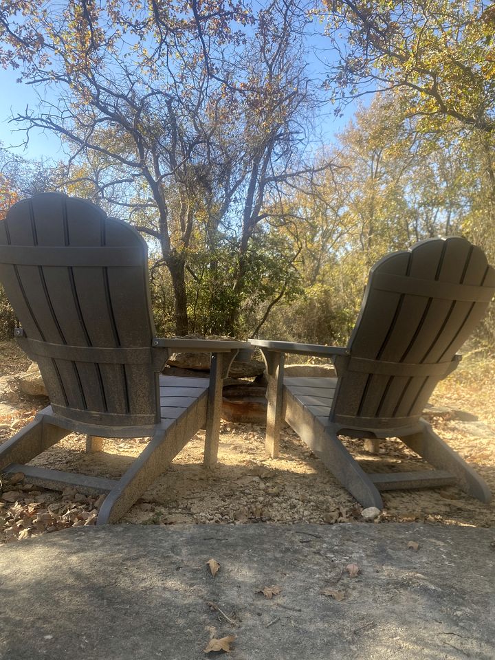Sustainable and Pet-Friendly Cabin Perfect for Animal Lovers in Bluff Dale, TX