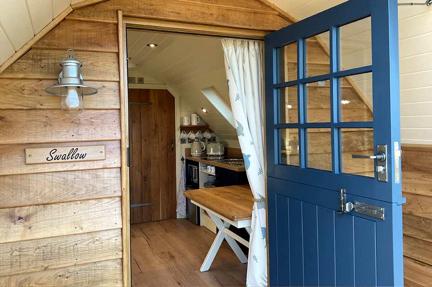 Boutique Glamping Pod with Countryside Views & Chill Vibes in England, United Kingdom