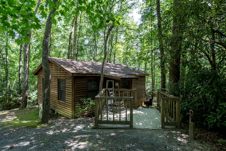 North Carolina Pet-Friendly Cabin Rental for Romantic Getaways to the Mountains